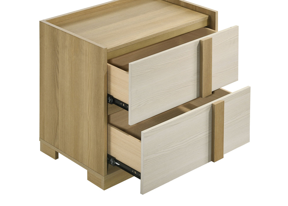 Hyland 4 & 5 Piece Bedroom Set E.King & Queen - Furniture Land (Milwaukee, WI)