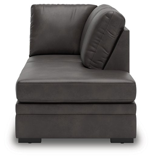 Lofton-Pike Sectional with Chaise - Furniture Land (Milwaukee, WI)