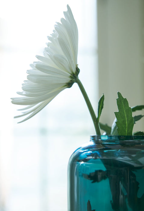 Inisland Vase - Furniture Land (Milwaukee, WI)