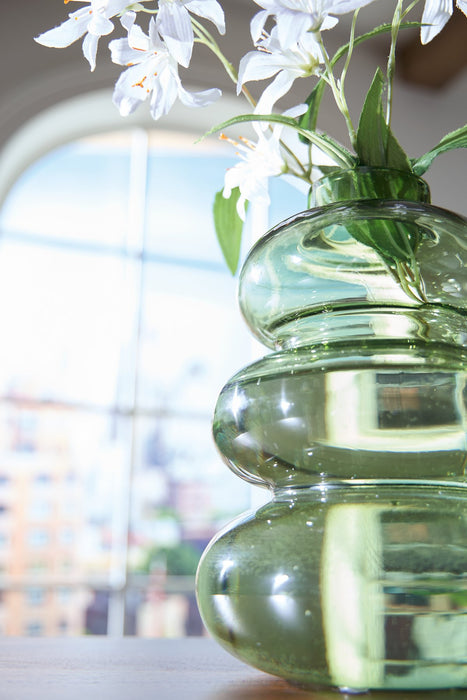 Renethorne Vase - Furniture Land (Milwaukee, WI)