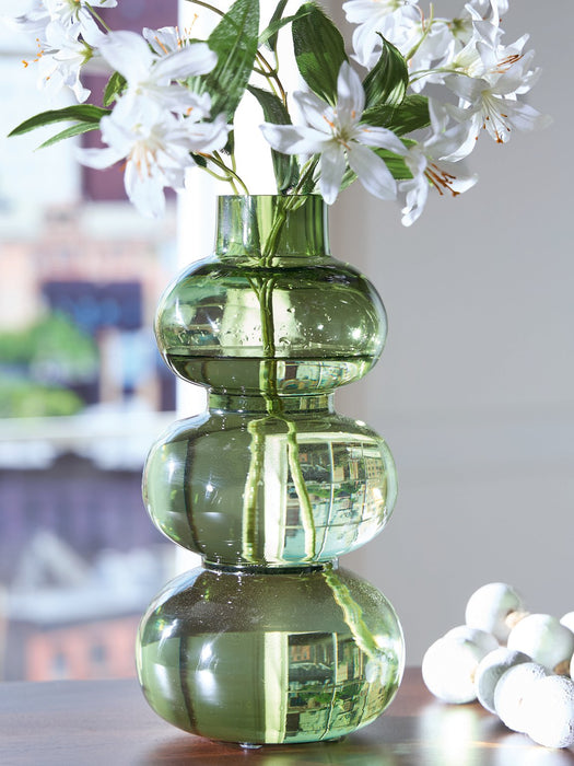 Renethorne Vase - Furniture Land (Milwaukee, WI)