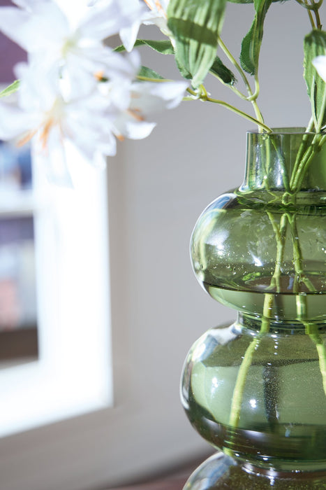 Renethorne Vase - Furniture Land (Milwaukee, WI)