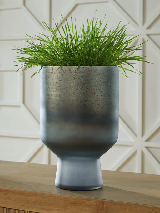 Pennmore Vase - Furniture Land (Milwaukee, WI)