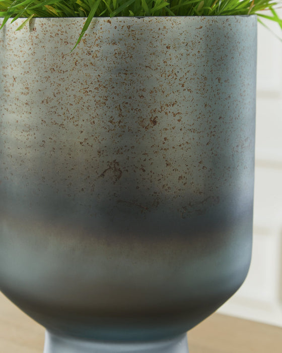 Pennmore Vase - Furniture Land (Milwaukee, WI)