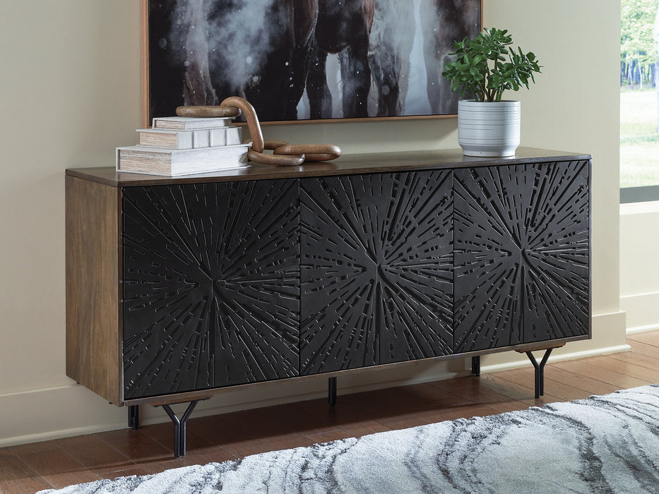 Lavinmont Accent Cabinet - Furniture Land (Milwaukee, WI)