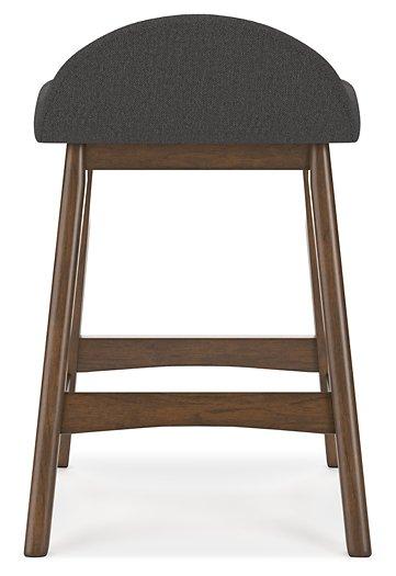 Lyncott Dining Room Set - Furniture Land (Milwaukee, WI)