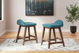 Lyncott Dining Room Set - Furniture Land (Milwaukee, WI)
