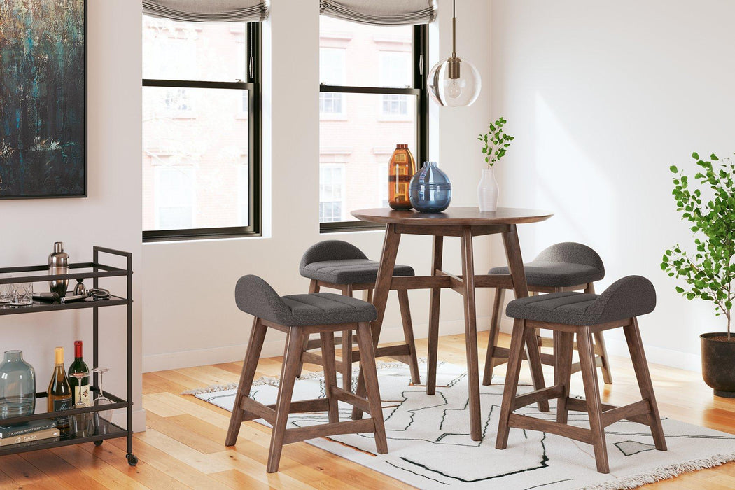 Lyncott Dining Room Set - Furniture Land (Milwaukee, WI)