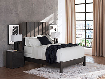 Fraluna Bed - Furniture Land (Milwaukee, WI)