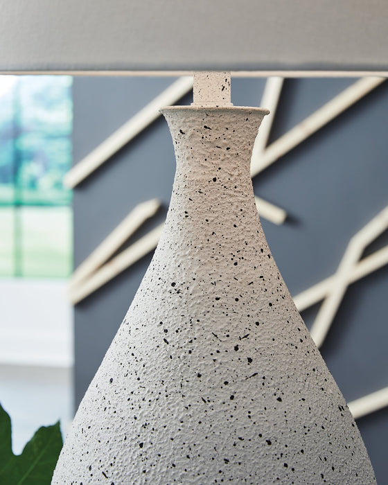 Wyattford Table Lamp - Furniture Land (Milwaukee, WI)