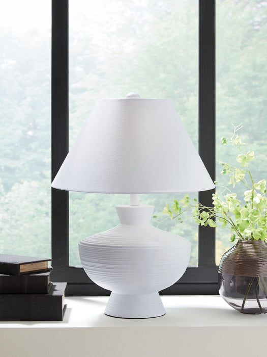 Harelwood Table Lamp - Furniture Land (Milwaukee, WI)
