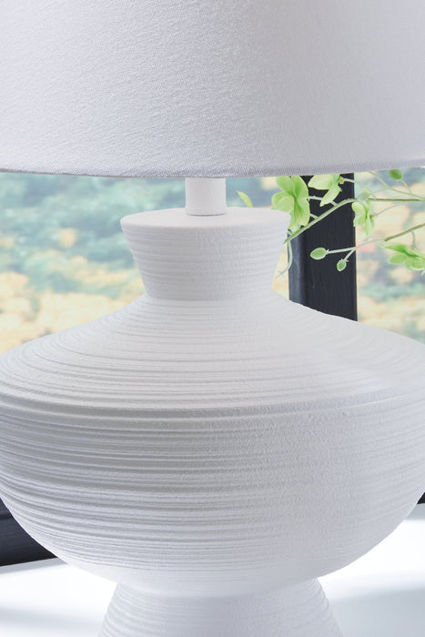 Harelwood Table Lamp - Furniture Land (Milwaukee, WI)