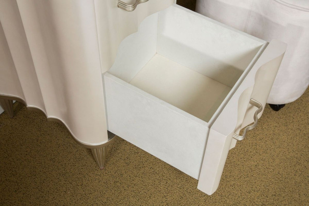 AICO London Place Vanity/Desk in Creamy Pearl - Furniture Land (Milwaukee, WI)